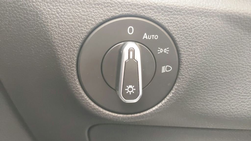 Used 2023 Volkswagen Jetta SE image 26