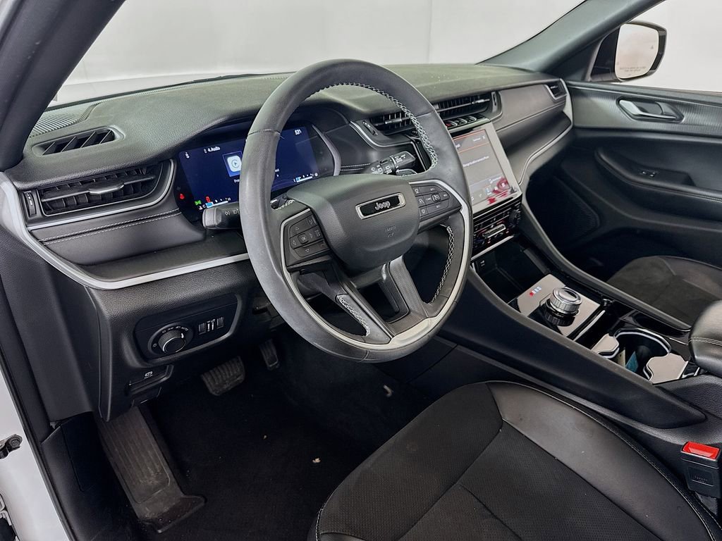 Used 2023 Jeep Grand Cherokee Altitude image 9