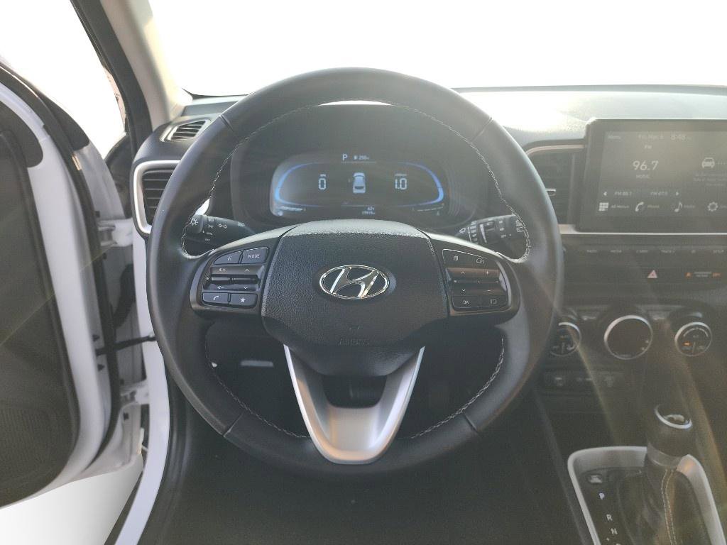Used 2025 Hyundai Venue SEL image 11