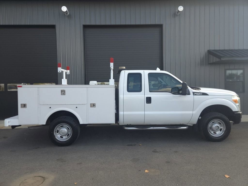 Used 2011 Ford F250 XL w/ Skid Plate Pkg image 5
