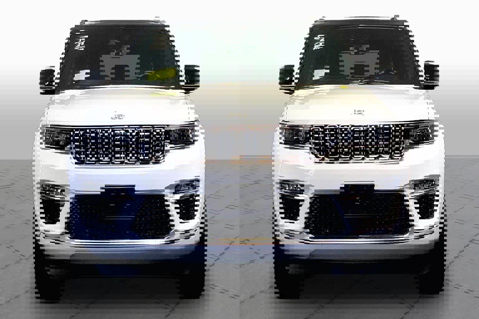 Used 2024 Jeep Grand Cherokee Summit AWD/4WD image 4