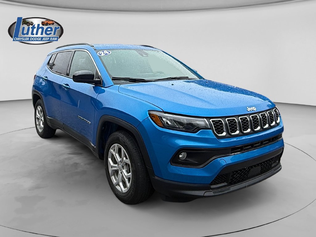 Used 2024 Jeep Compass Latitude AWD/4WD image 7