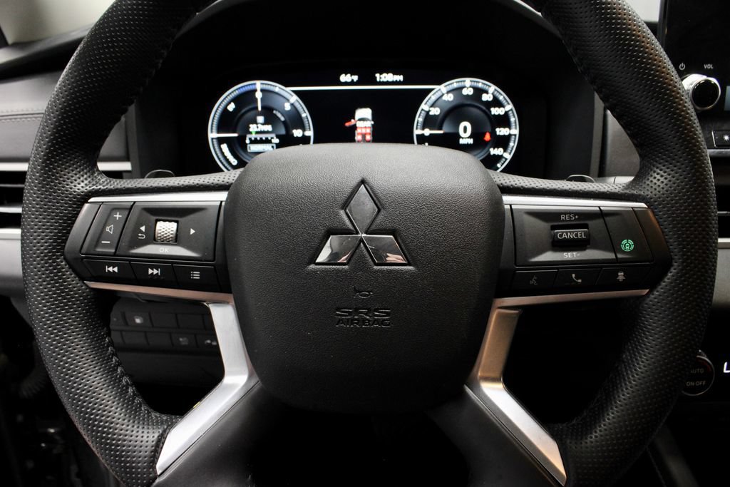 Used 2023 Mitsubishi Outlander SE AWD/4WD image 33