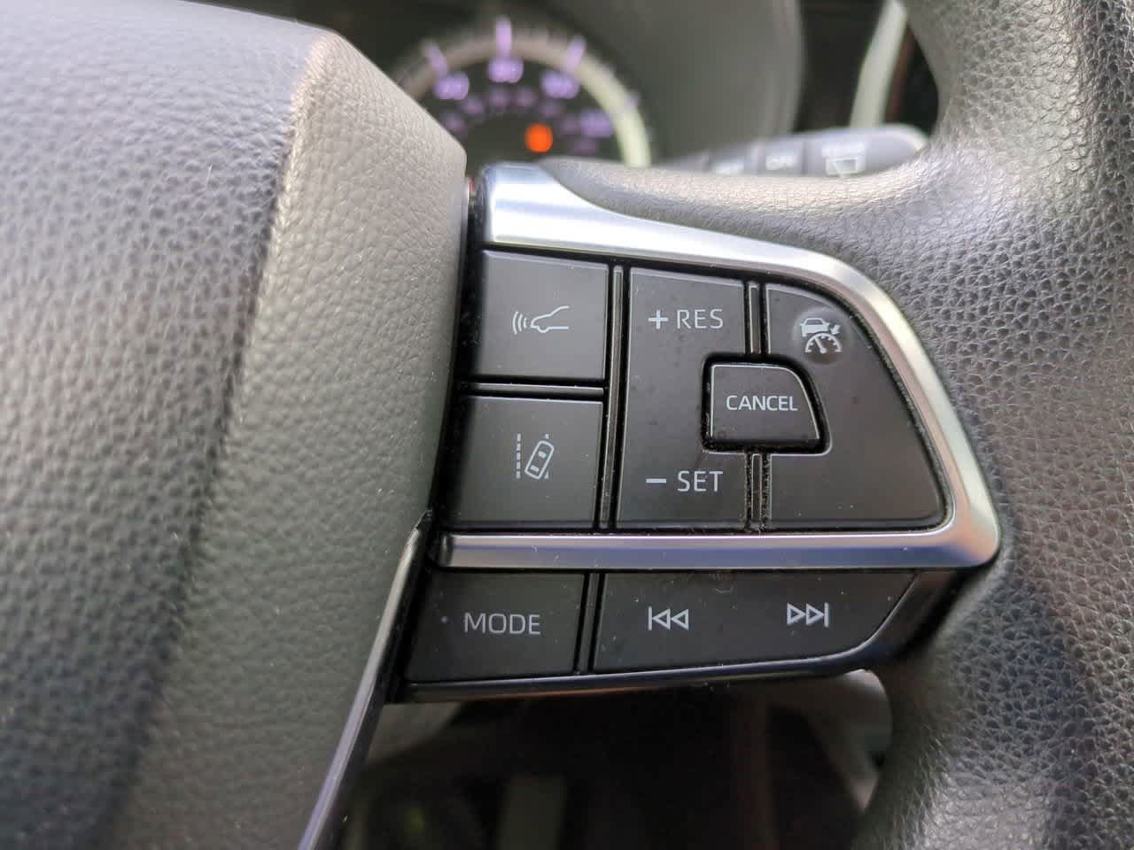 Certified 2021 Toyota Highlander L FWD image 24