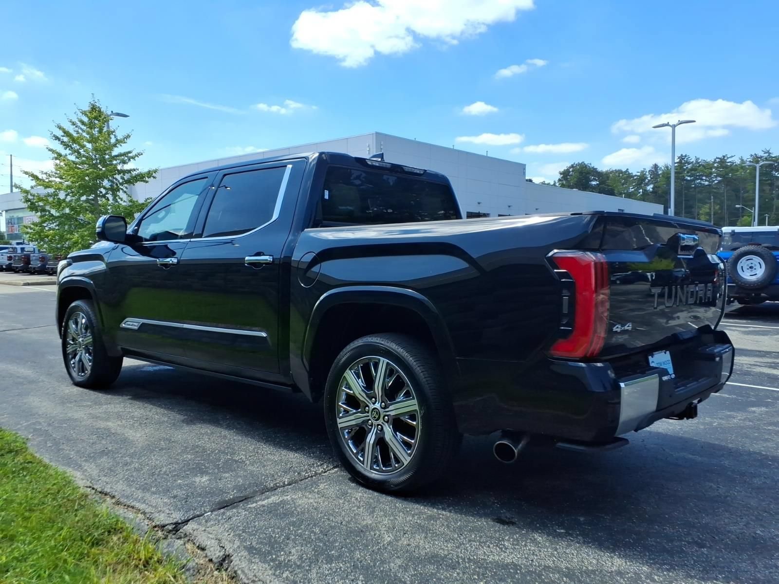 Used 2022 Toyota Tundra Capstone AWD/4WD image 7