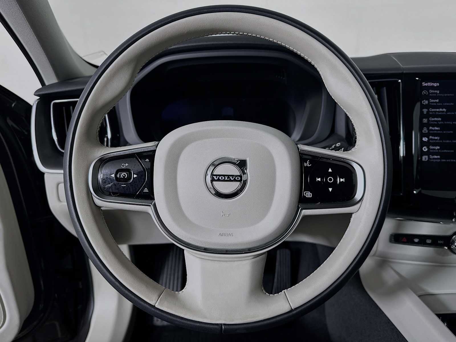 Used 2025 Volvo XC60 T8 Core w/ Protection Package Premier AWD/4WD image 11