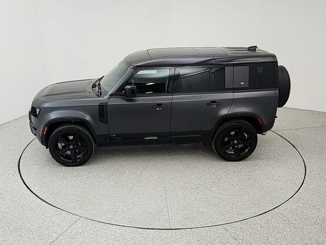 Used 2023 Land Rover Defender 110 image 38