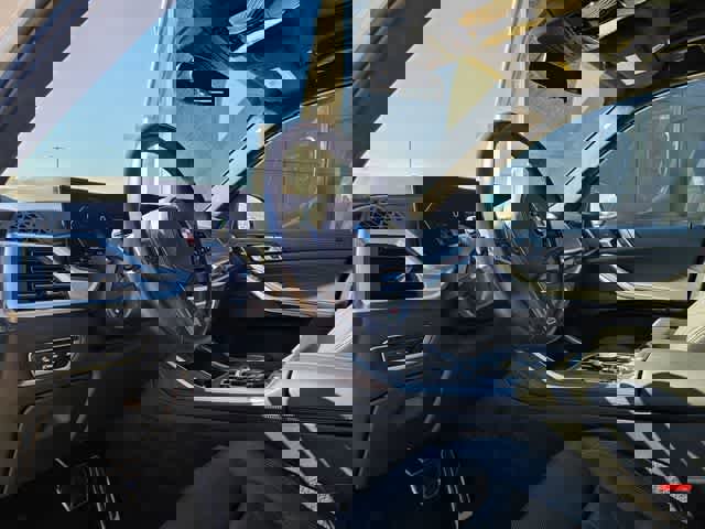 Used 2025 BMW X7 xDrive40i w/ M Sport Package image 2