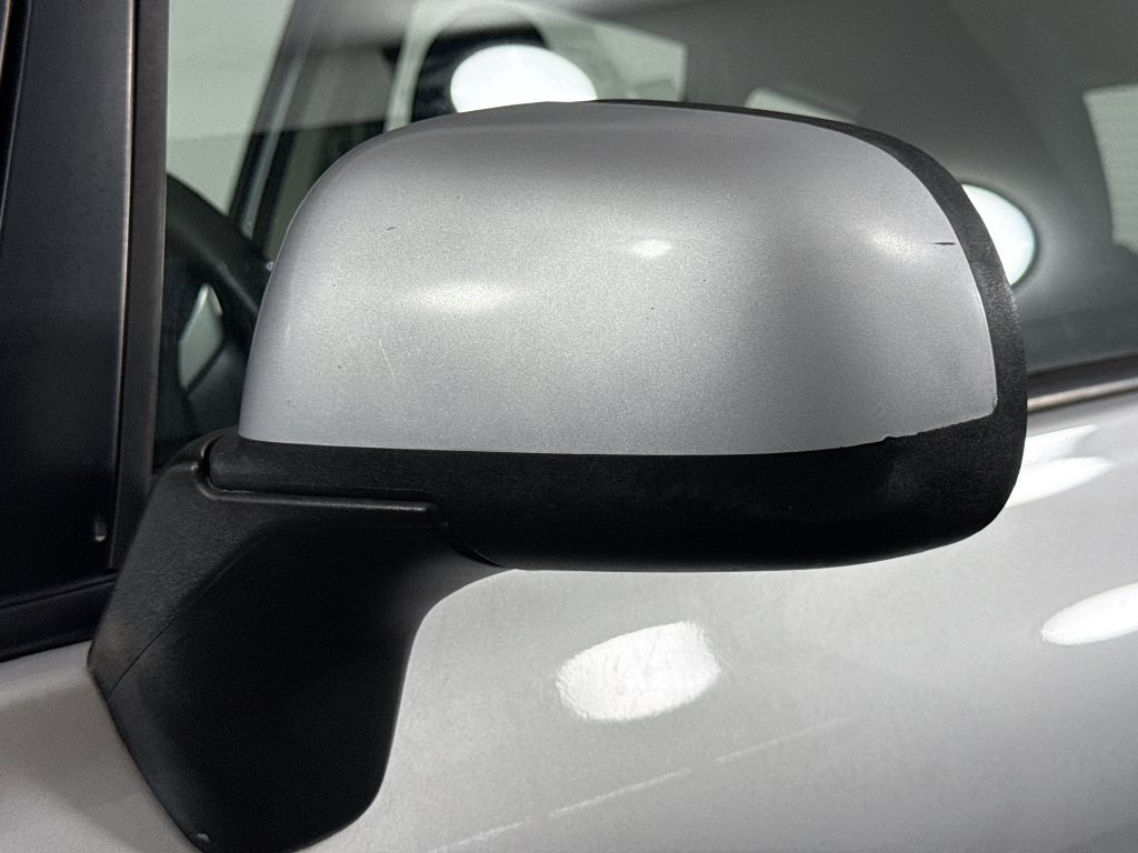 Used 2014 Nissan Versa Note SV FWD image 16