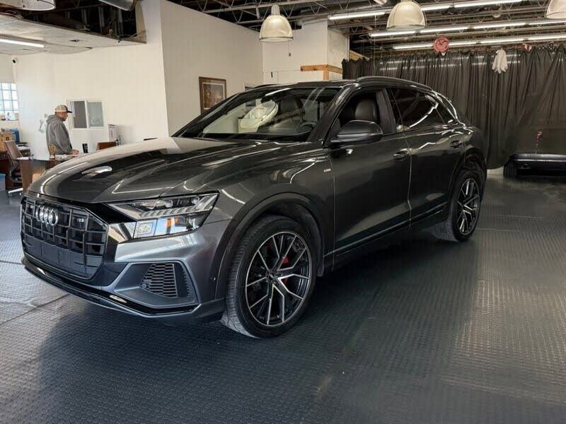 Used 2019 Audi Q8 Prestige w/ Luxury Package AWD/4WD image 4