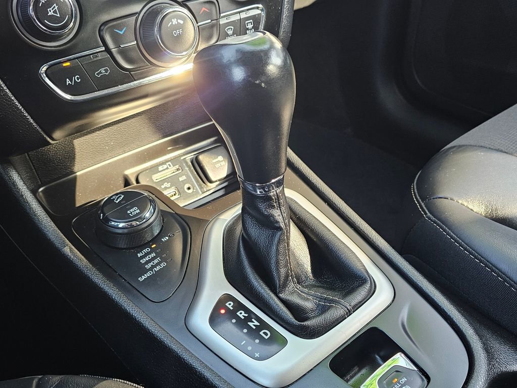 Used 2018 Jeep Cherokee Latitude Plus image 26