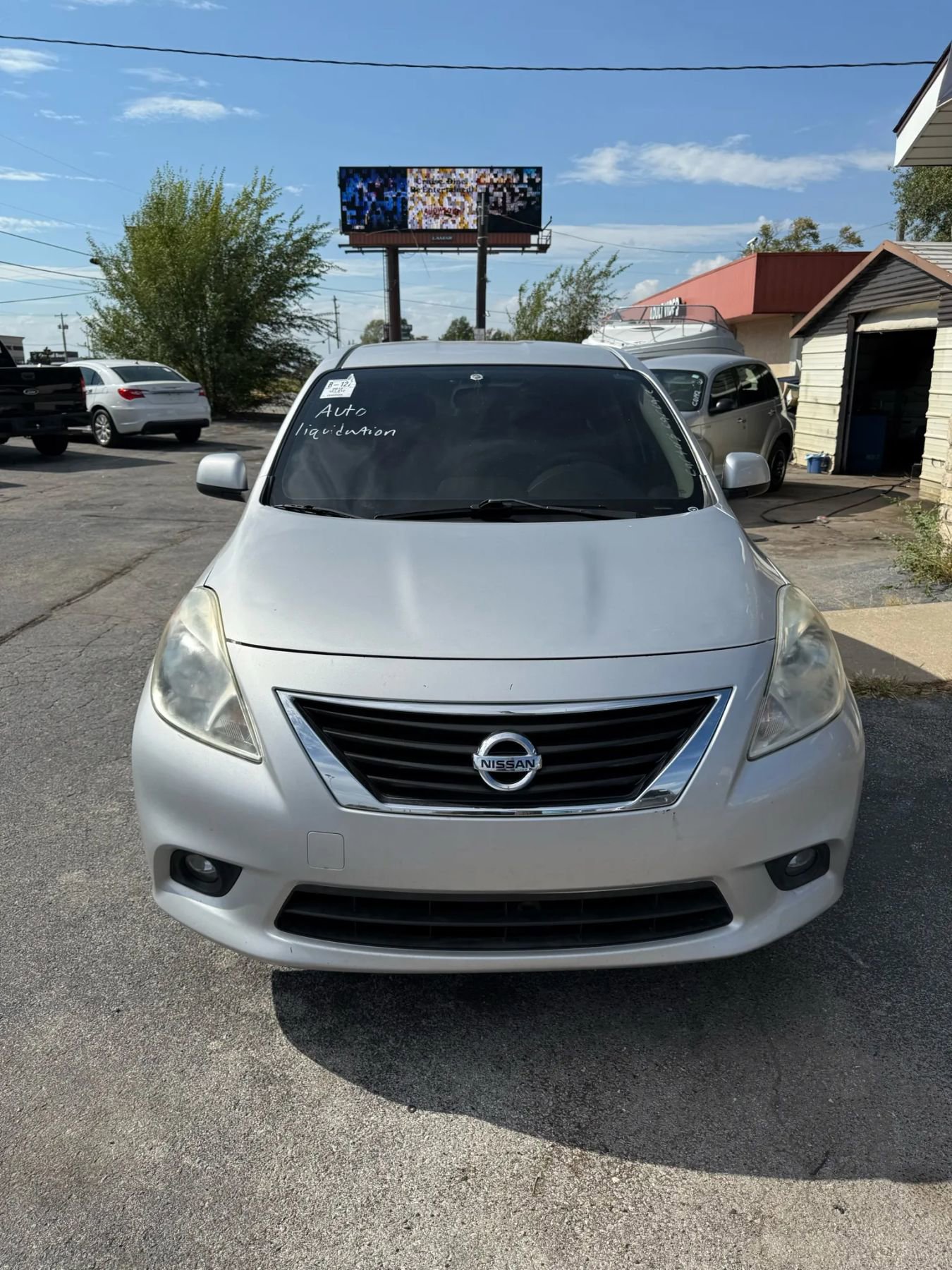 Used 2012 Nissan Versa SL image 2