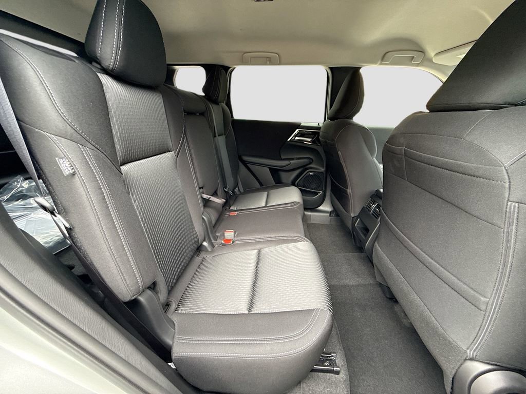 New 2026 Mitsubishi Outlander ES image 27