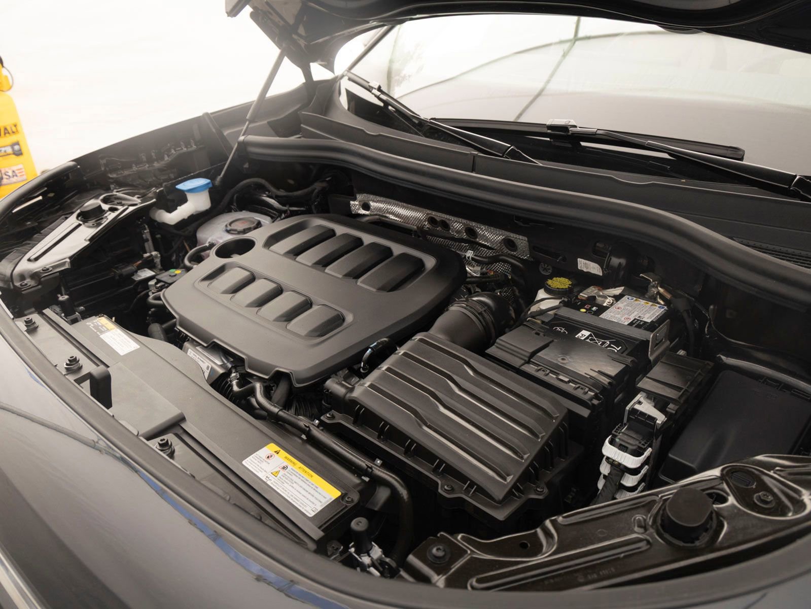 Used 2025 Volkswagen Tiguan SE image 30