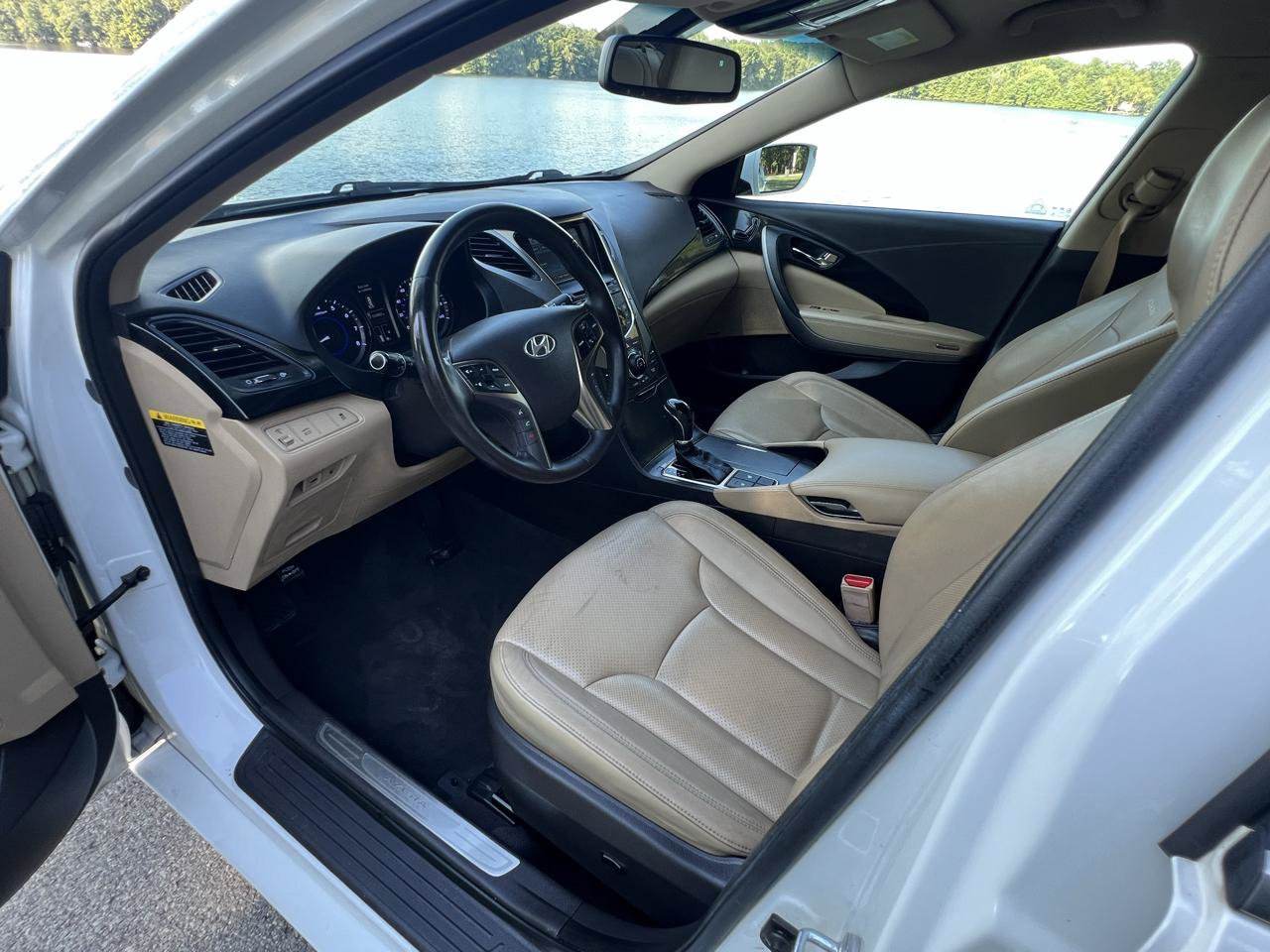 Used 2013 Hyundai Azera FWD image 25
