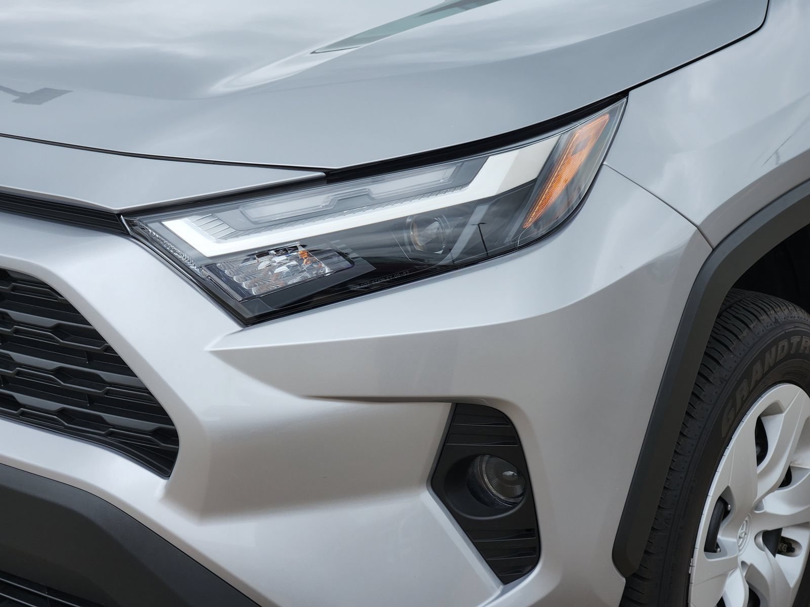 Used 2023 Toyota RAV4 XSE AWD/4WD image 11