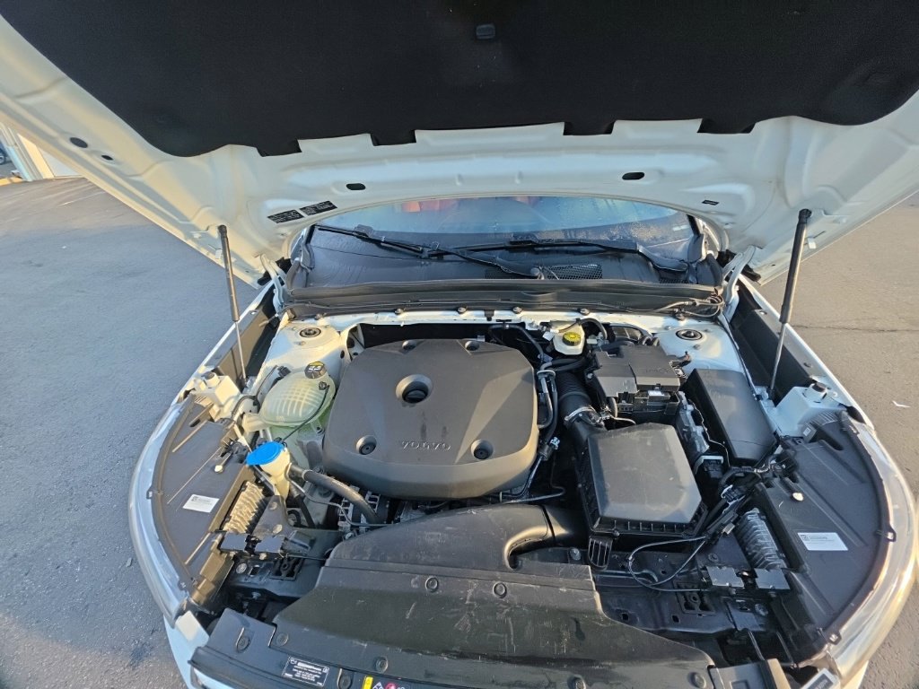 Used 2019 Volvo XC40 T4 Inscription FWD image 12