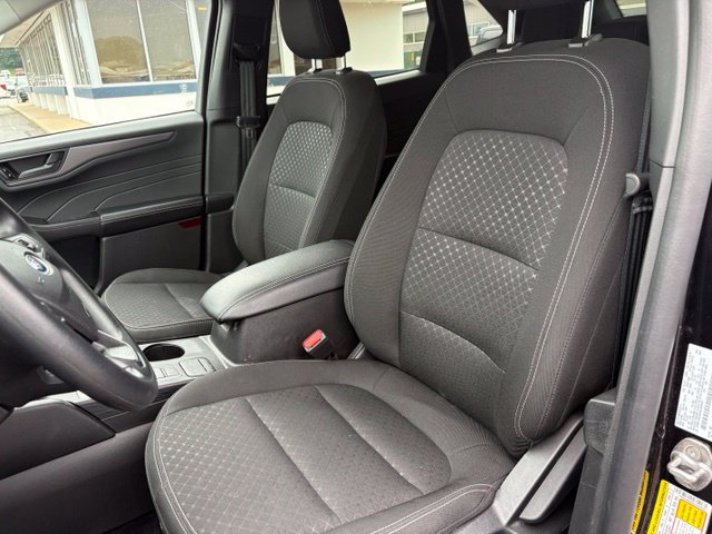 Used 2025 Ford Escape Active AWD/4WD image 17