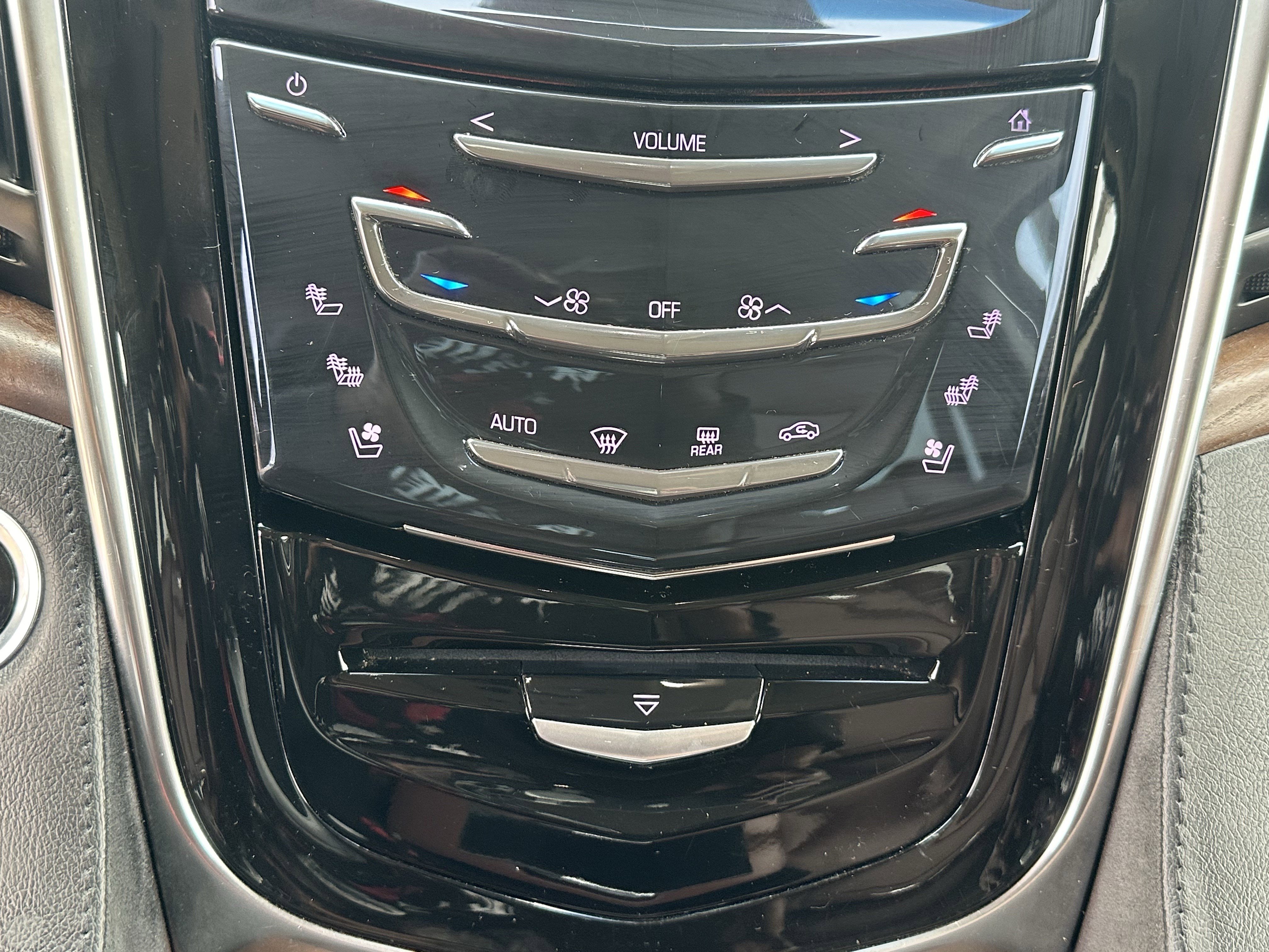 Used 2019 Cadillac Escalade Luxury image 31