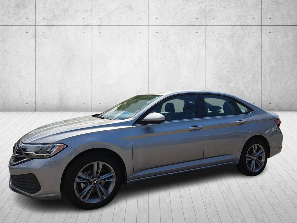 Used 2024 Volkswagen Jetta SE image 1