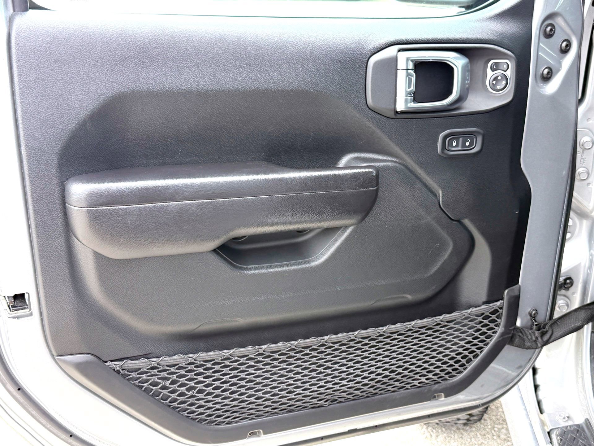 Used 2021 Jeep Gladiator Willys AWD/4WD image 20