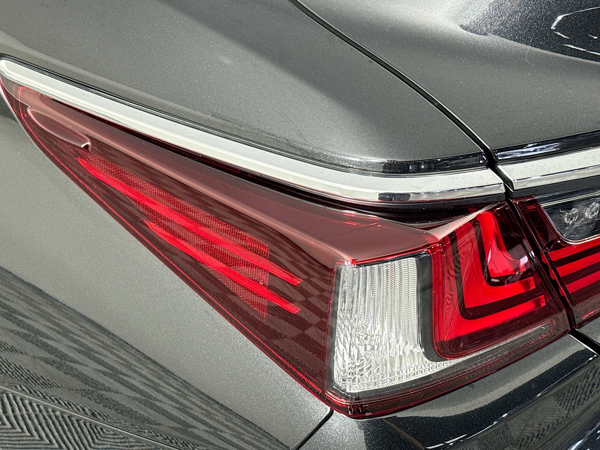 Used 2024 Lexus ES 350 w/ Premium Package image 35