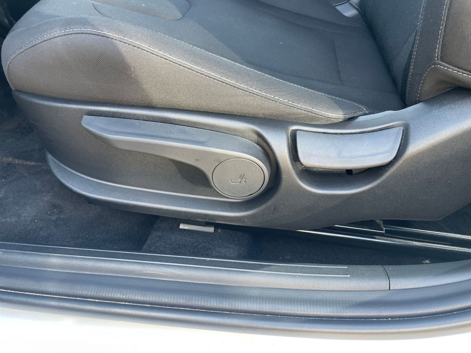 Used 2025 Hyundai Elantra SEL image 23