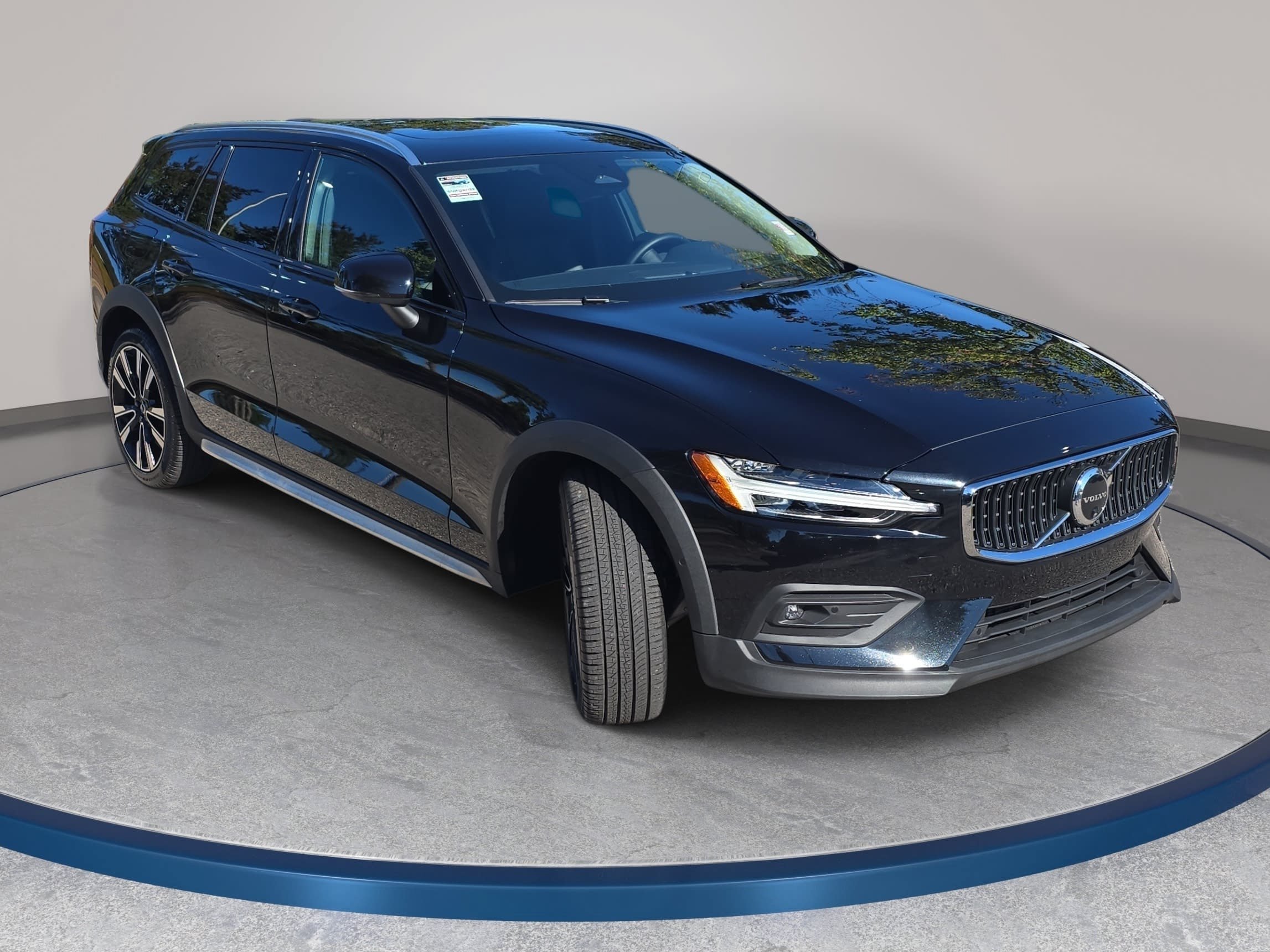 Used 2026 Volvo V60 B5 Cross Country Ultra AWD/4WD image 3