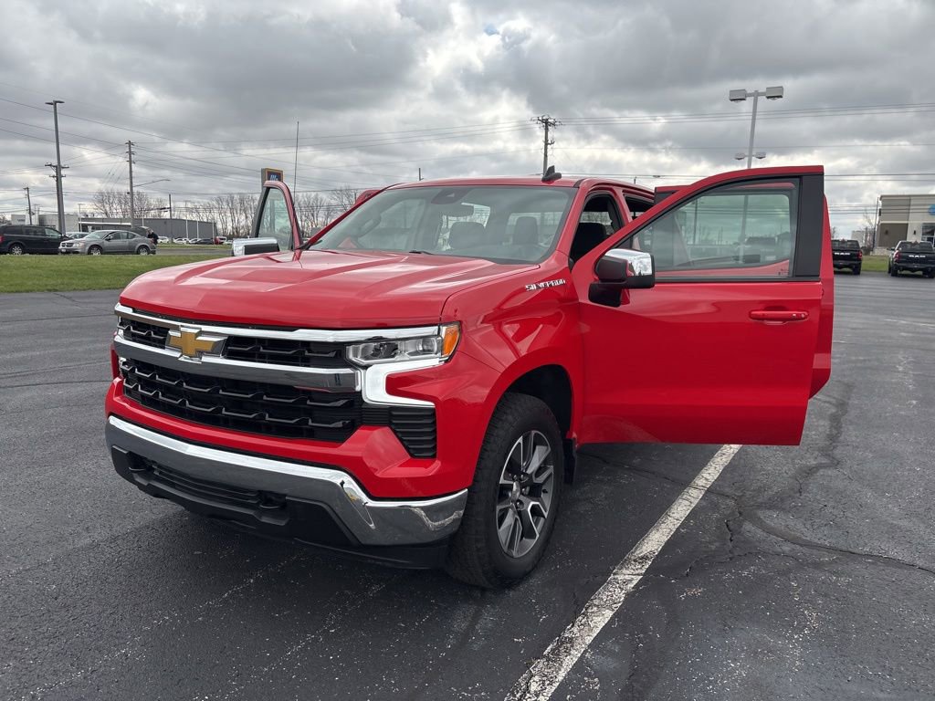 Used 2023 Chevrolet Silverado 1500 LT AWD/4WD image 16