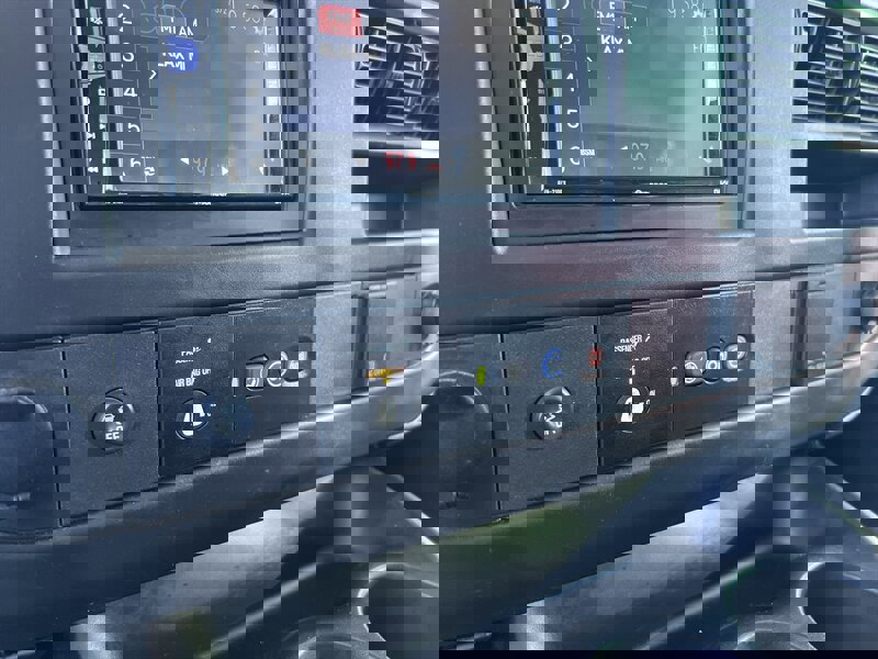 Used 2018 Chevrolet Express 2500 w/ Driver Convenience Package image 26