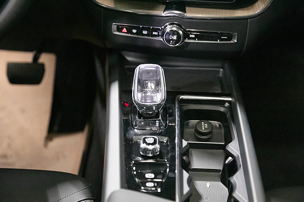 New 2026 Volvo XC60 T8 Plus w/ Climate Package AWD/4WD image 28