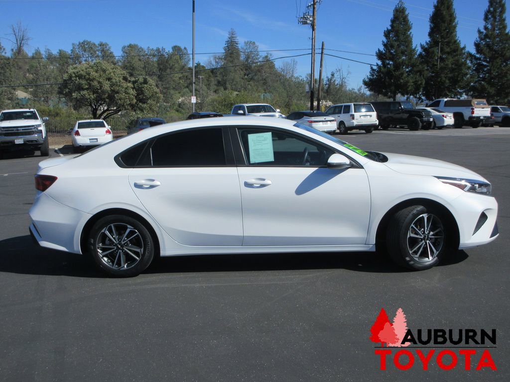 Used 2022 Kia Forte LXS w/ LXS Technology Package image 2