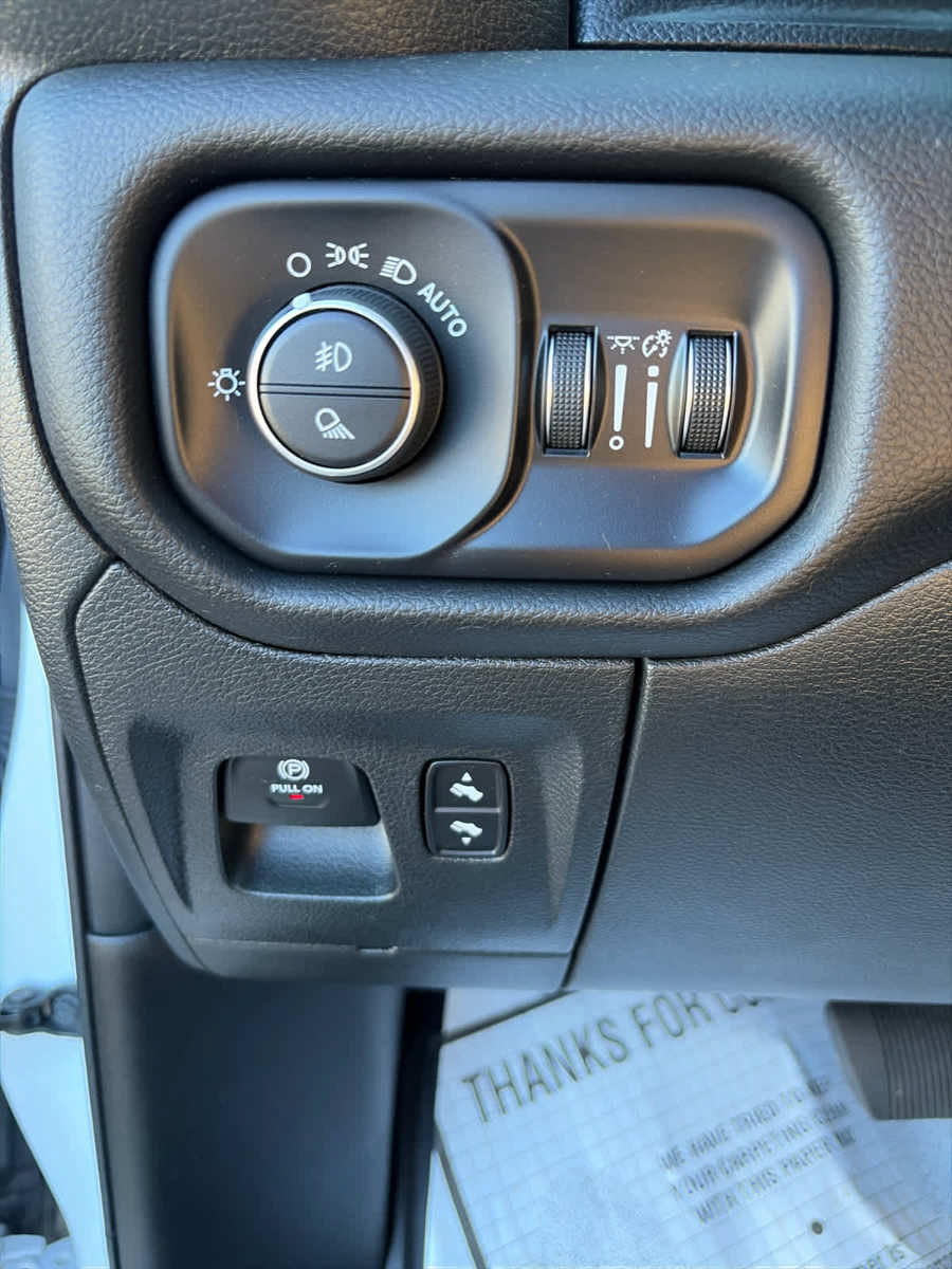 Used 2025 RAM 1500 Big Horn AWD/4WD image 23