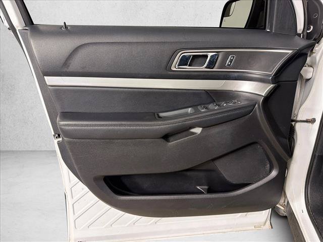 Used 2017 Ford Explorer XLT FWD image 10