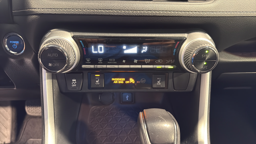 Used 2020 Toyota RAV4 Limited w/ Carpet Mat Package AWD/4WD image 30