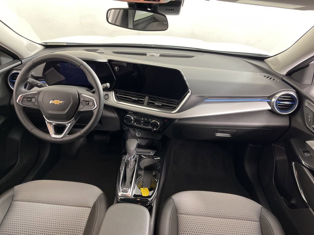 Used 2025 Chevrolet Trax LT w/ LT Convenience Package image 17