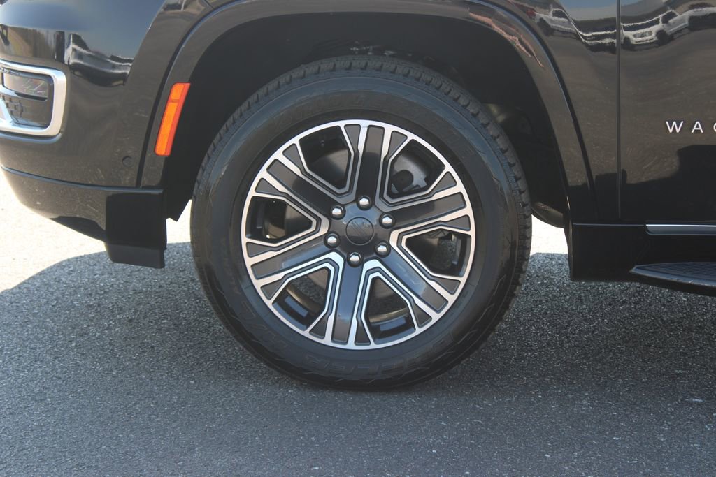 Used 2024 Jeep Wagoneer Series II w/ Flexible Seating Group image 18