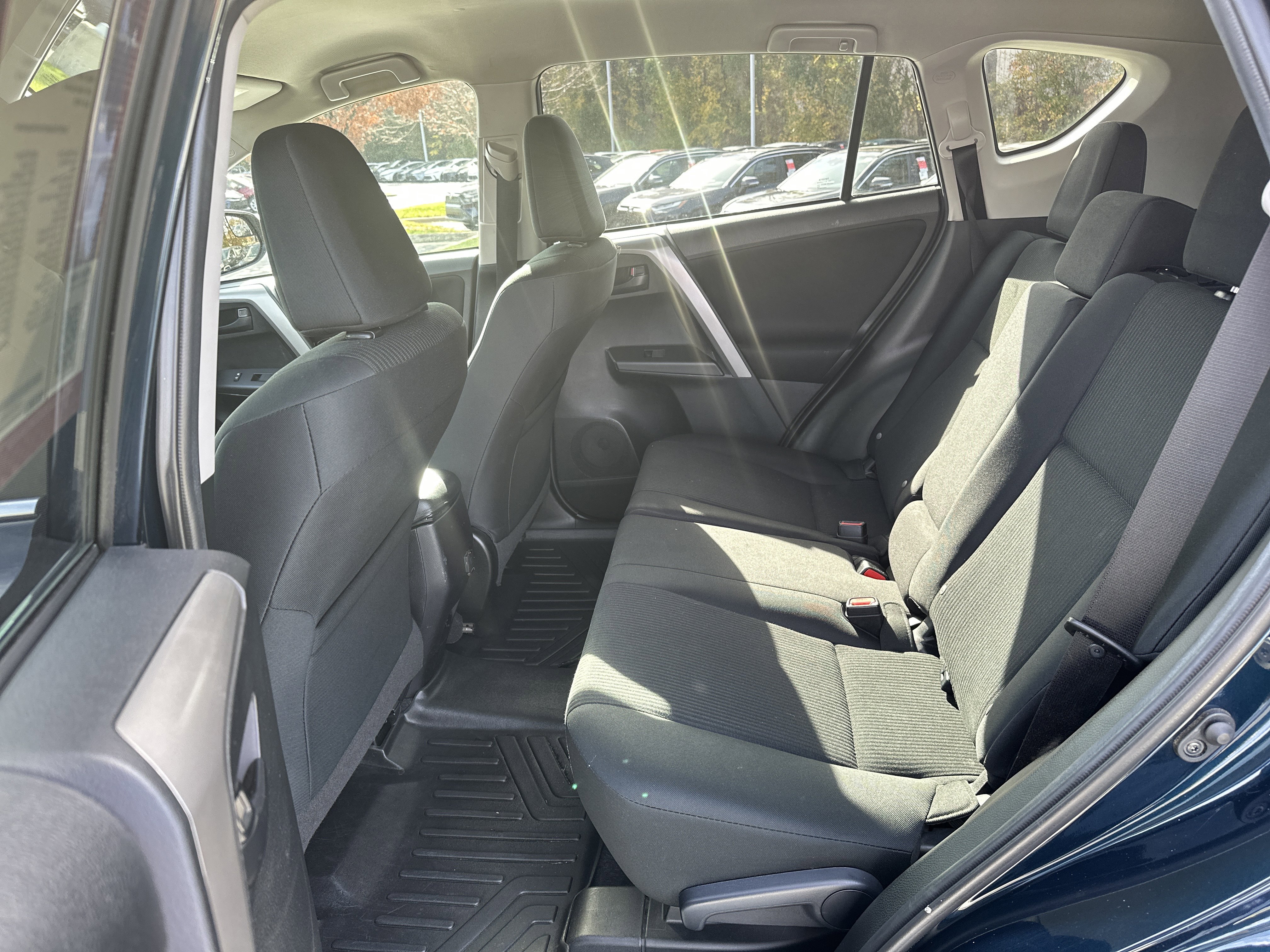 Used 2018 Toyota RAV4 LE image 30