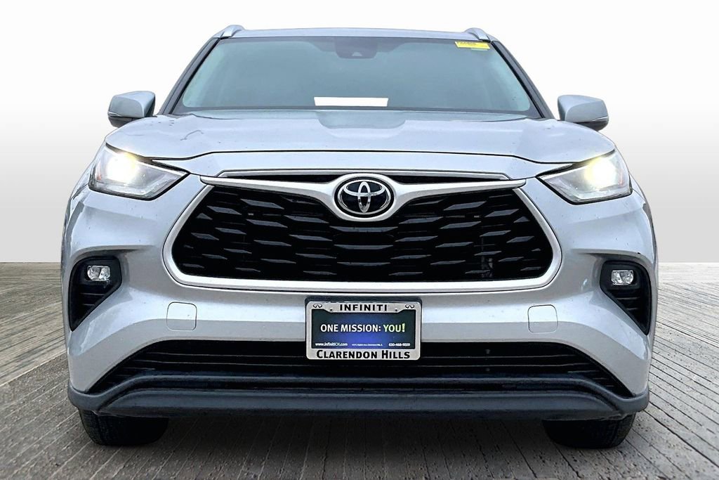 Used 2021 Toyota Highlander XLE AWD/4WD image 2