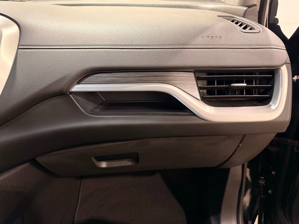 Used 2024 GMC Terrain SLT image 27