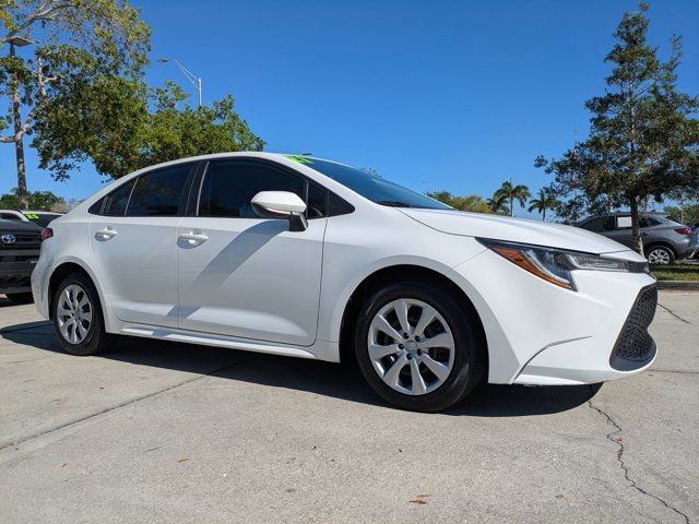 Used 2021 Toyota Corolla LE image 2