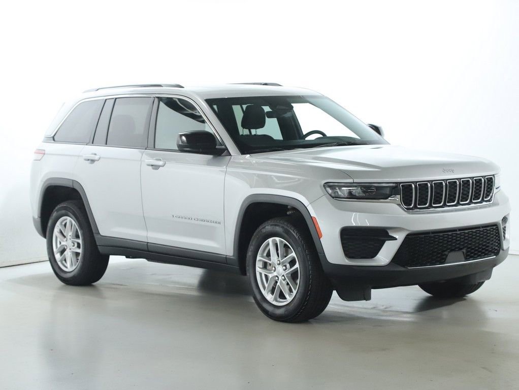 Used 2025 Jeep Grand Cherokee Laredo X image 9