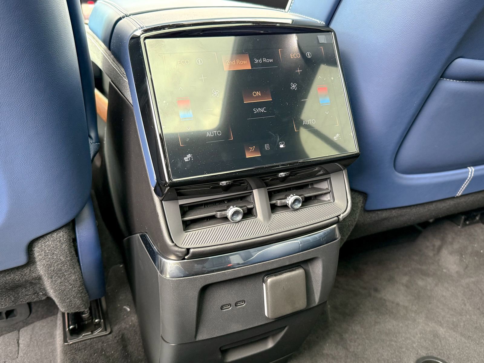 New 2026 Cadillac Vistiq Premium Luxury w/ LPO, Floor Liner Package image 44