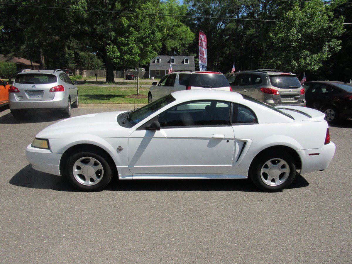 Used 1999 Ford Mustang Coupe RWD image 3