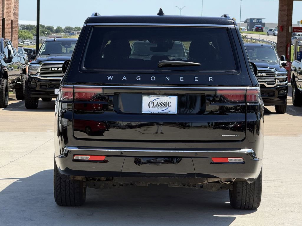 Used 2024 Jeep Wagoneer L Series III w/ Flexible Seating Group AWD/4WD image 5