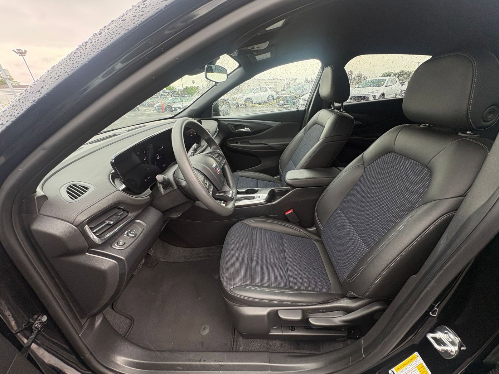 Used 2025 Buick Envista Preferred image 25