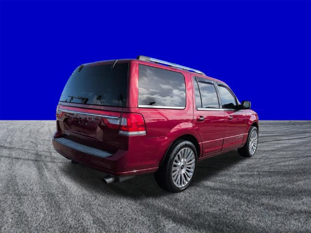 Used 2017 Lincoln Navigator Select RWD image 4