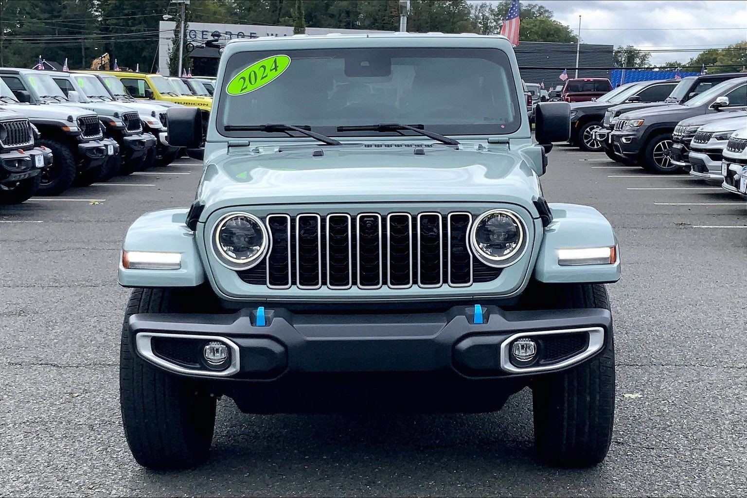 Certified 2024 Jeep Wrangler Unlimited Sahara w/ Technology Group AWD/4WD image 3
