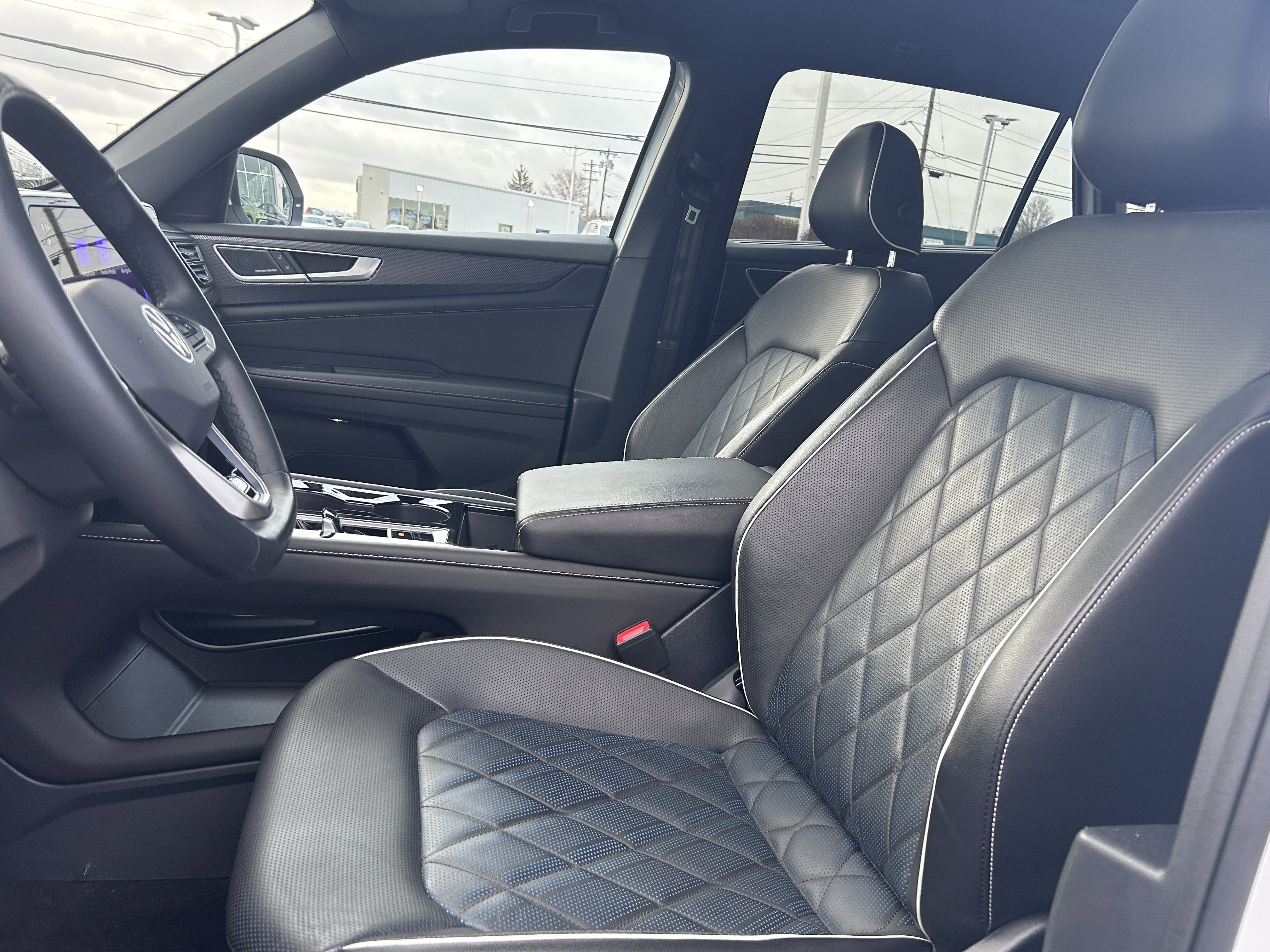 Certified 2024 Volkswagen Atlas Cross Sport SEL Premium R-Line AWD/4WD image 22