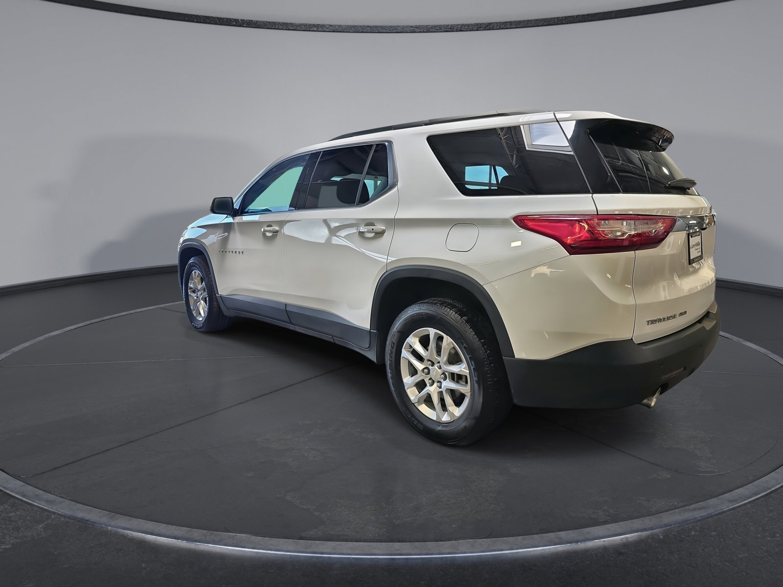 Used 2021 Chevrolet Traverse LT w/ LPO, Floor Liner Package AWD/4WD image 11